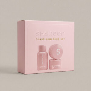 A streamlined 3-step luminous ritual featuring a specialized toner, face cream, and sunscreen designed to deeply hydrate, smooth texture, and give skin a crystal-clear, dew-like glow.