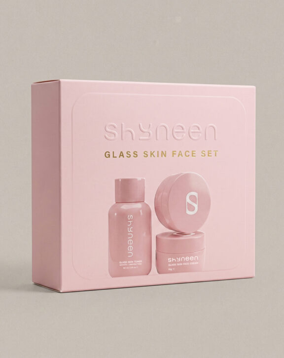 A streamlined 3-step luminous ritual featuring a specialized toner, face cream, and sunscreen designed to deeply hydrate, smooth texture, and give skin a crystal-clear, dew-like glow.