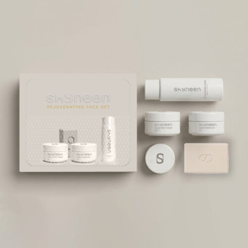 A streamlined 3-step luminous ritual featuring a specialized toner, face cream, and sunscreen designed to deeply hydrate, smooth texture, and give skin a crystal-clear, dew-like glow.