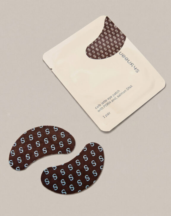 Instant cooling and reviving eye patches packed with hydrating actives to depuff under-eyes, reduce dark circles, and smooth fine lines.